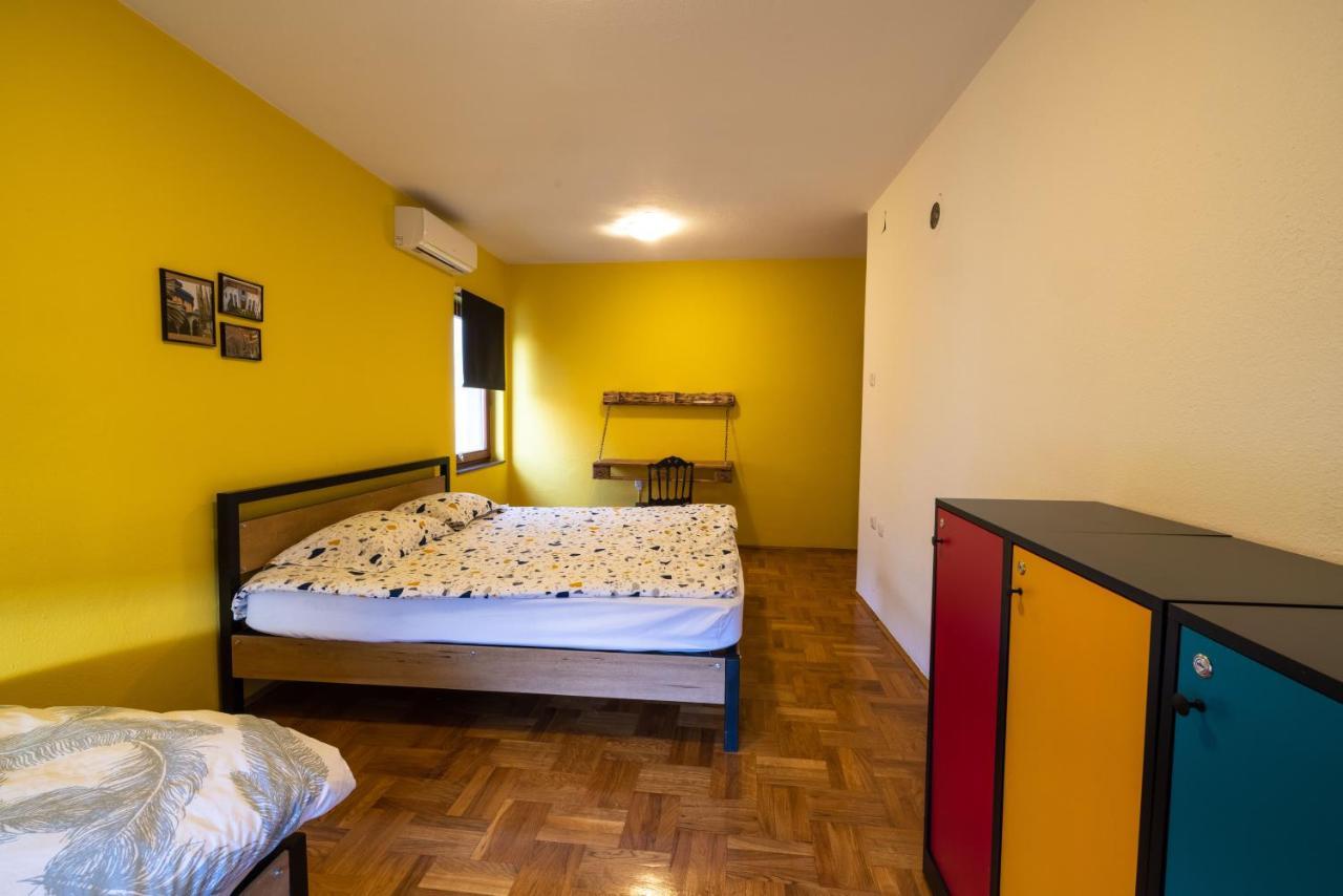Hostel Prishtina Backpackers Πρίστινα Εξωτερικό φωτογραφία